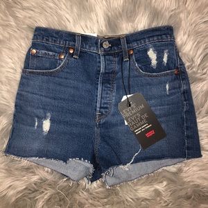 Levi’s High Waisted Ribcage Shorts